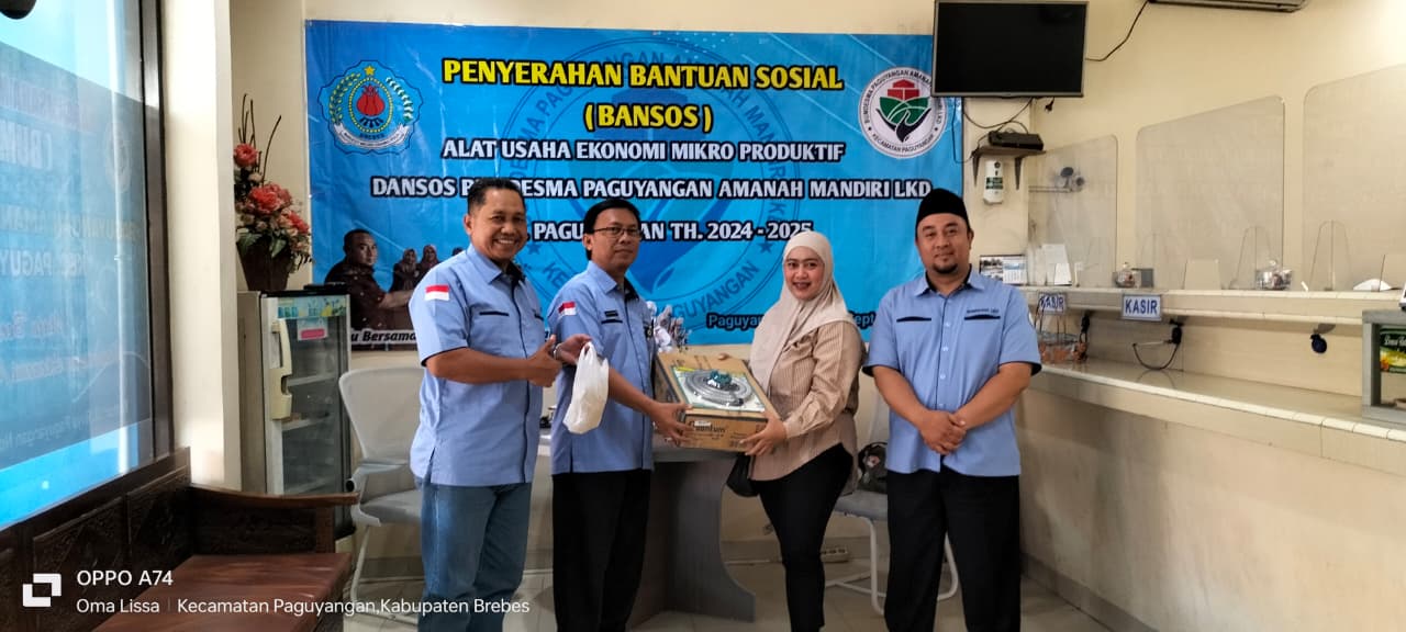 Penyerahan bantuan sosial alat usaha ekonomi mikro produktif